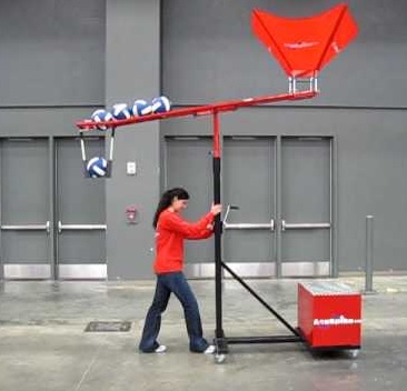 Тренажер для отработки удара в волейболе с автоматической подачей мячей