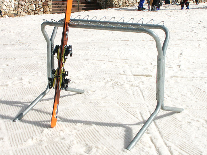Клиентская стойка для лыж и сноубордов для горнолыжных баз