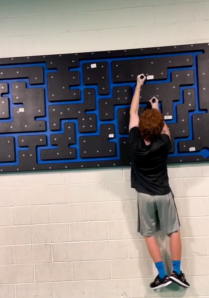 Настенный скалодром Лабиринт