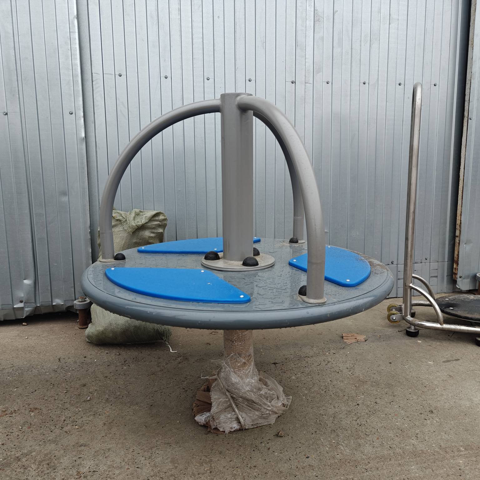 Карусель трехместная - 1 шт.