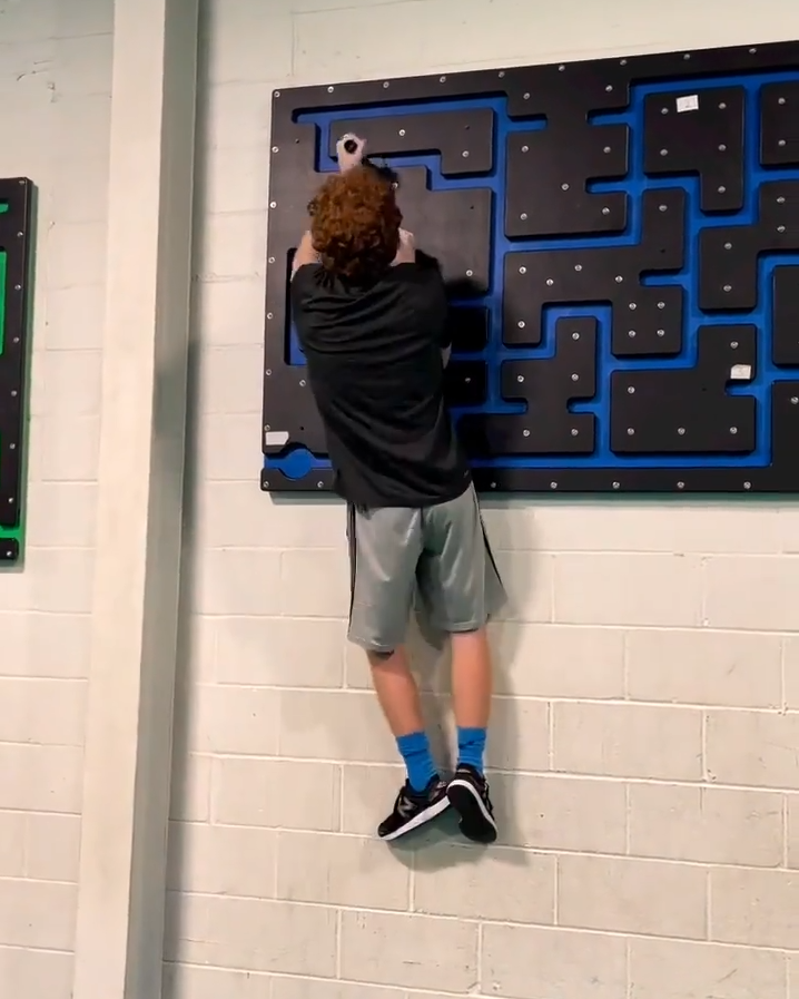 Настенный скалодром Лабиринт