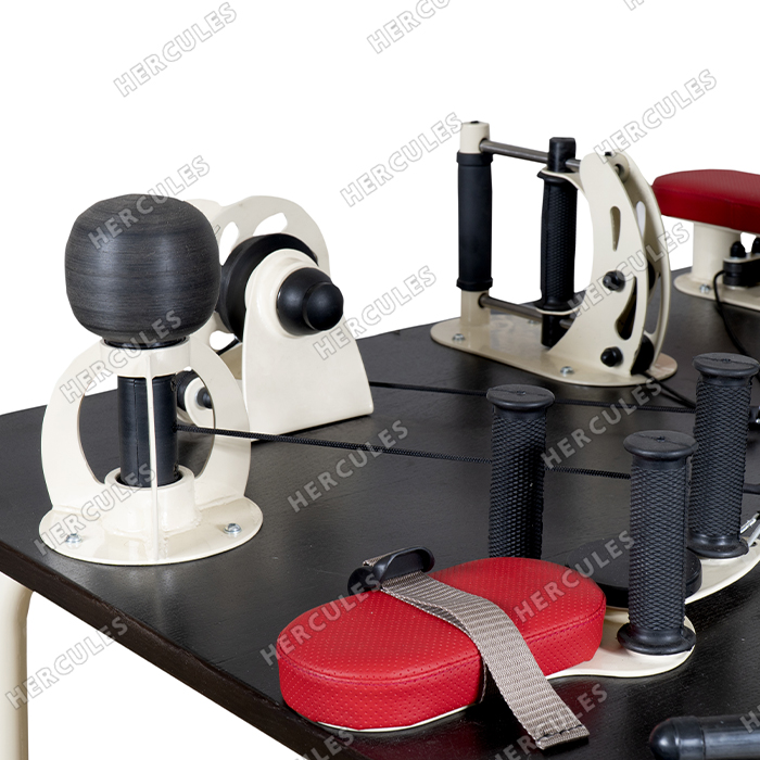 Многофункциональный стол для разработки мелкой моторики рук 