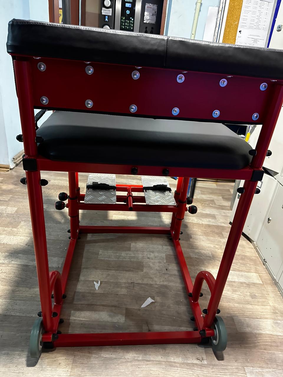 Стул для метания копья, диска, ядра