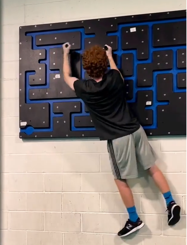 Настенный скалодром Лабиринт