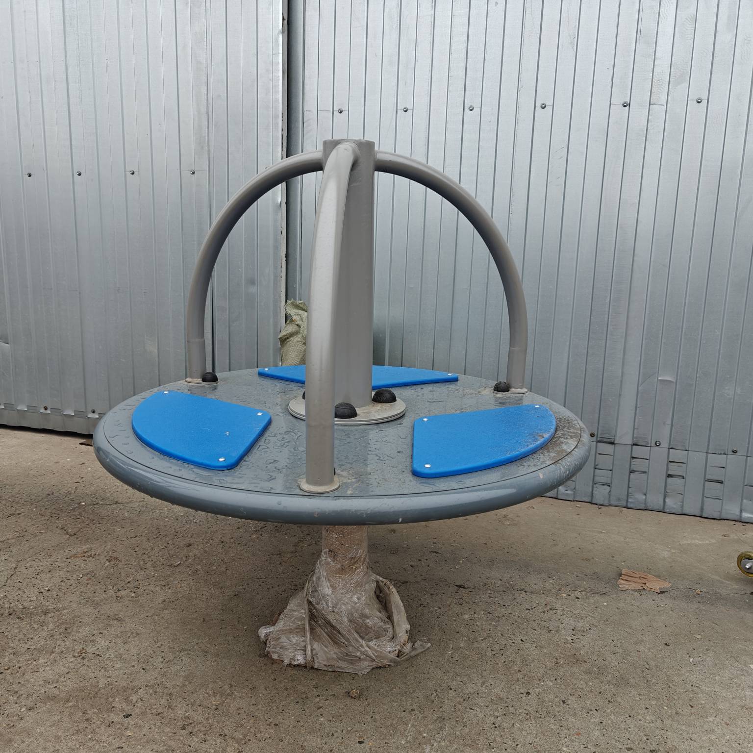 Карусель трехместная - 1 шт.