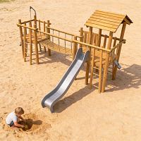 Деревянный городок для игр с песком и горкой из нержавейки