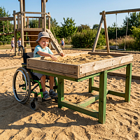 Песочница для детей в инвалидных колясках